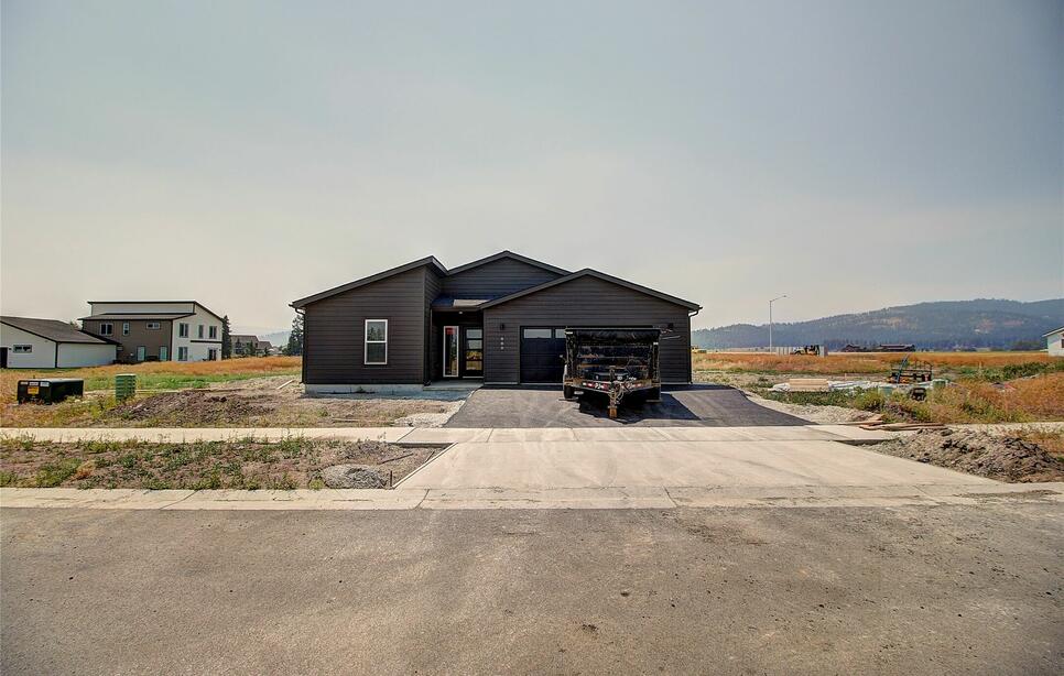 880 Bearhat Mountain Road, Kalispell